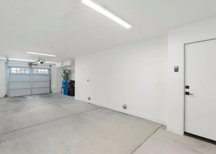 Sapphire Leaf- Luxury 3br- Pool, King Beds, Spacious, Quiet, Garage, Close To Airport And Oldtown